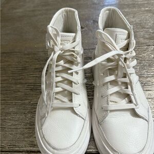 UGG Alameda High top white and tan leather sneakers size 9.5 new